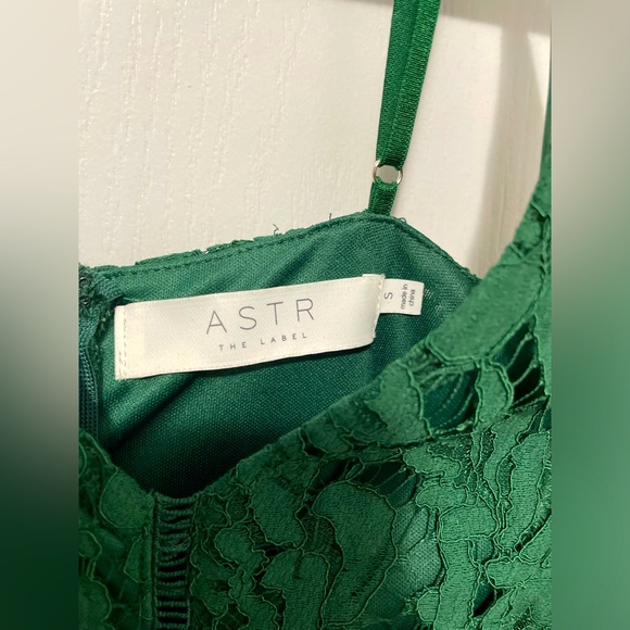 Emerald Green Lace Dress. Size Small - Picture 4 of 4